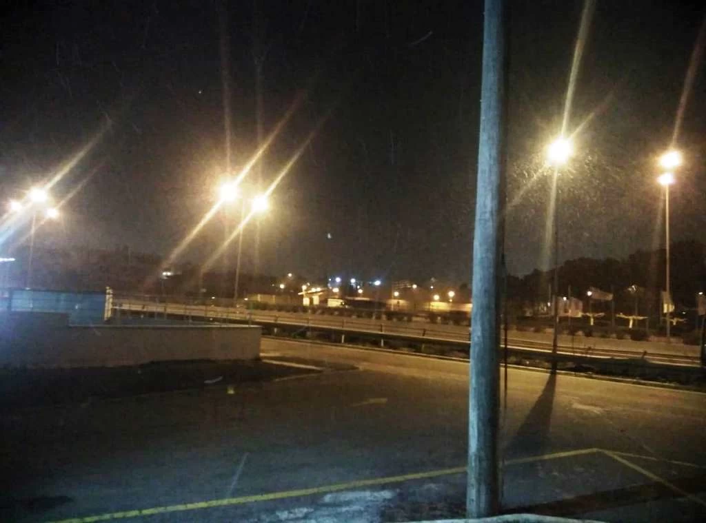 Χιονίζει τώρα στην Αθήνα – Πού θα «χτυπήσει» η κακοκαιρία τις επόμενες ώρες